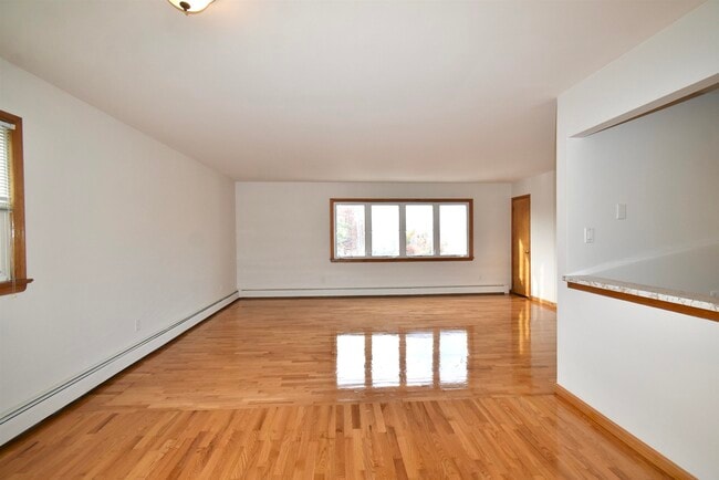 Building Photo - 21 Country Village Ct