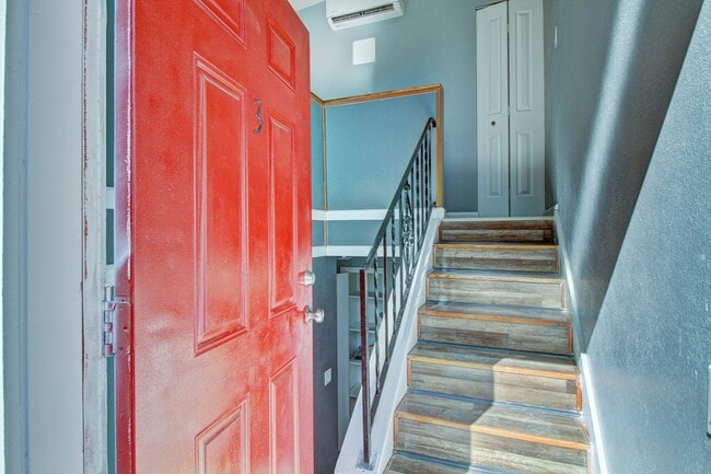 Remodeled 2 Bedroom in Lakewood! Great Loc... - Remodeled 2 Bedroom in Lakewood! Great Loc... Townhome