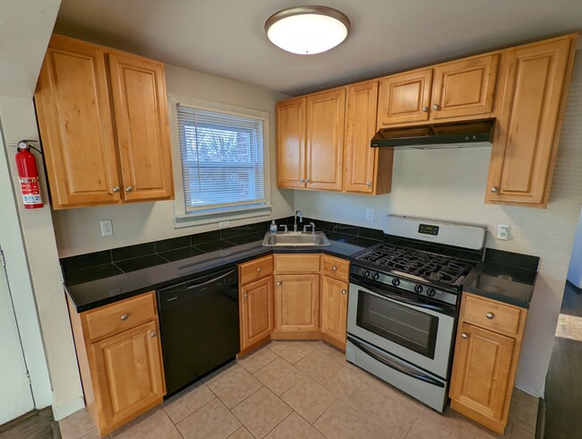 Kitchen - 100 Chalmers Ave