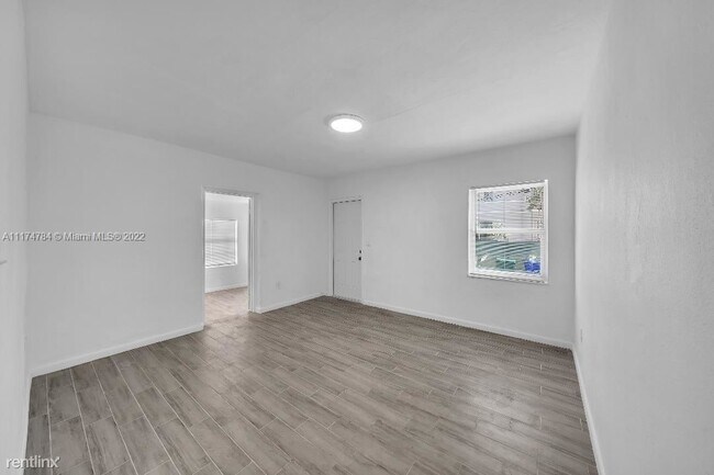 Foto del edificio - 2 br, 2 bath House - 640 SW 8th Ave # 640 # 8