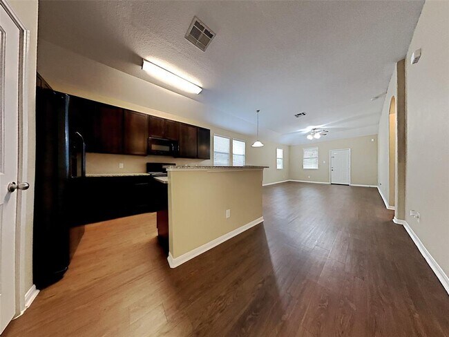 Foto del edificio - 2324 Shady Tree Ln