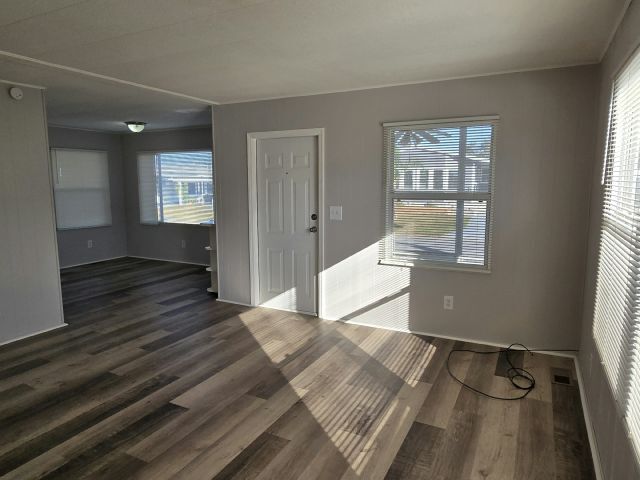 Foto del edificio - 206 50th Avenue Plaza W