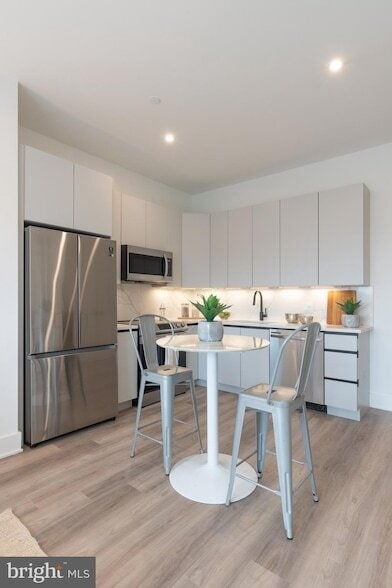 Foto del edificio - 1421 E Columbia Ave