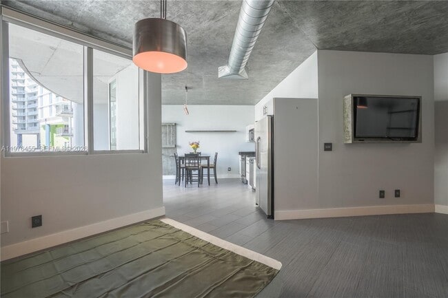 Foto del edificio - 690 SW 1st Ct