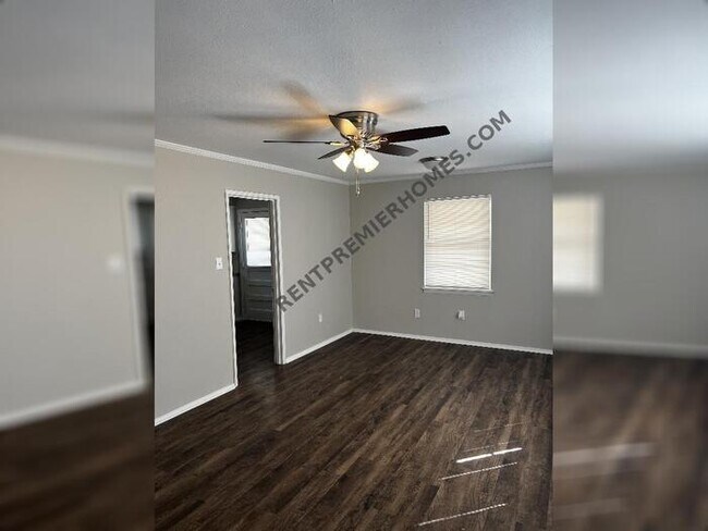 Building Photo - 713 Shamrock Dr