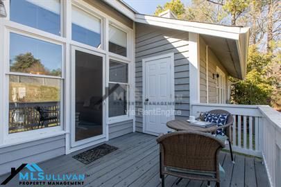 Foto del edificio - 106 Elmwood Cir