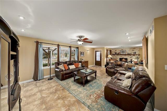 Building Photo - UPDATED Single Story 4BR/3BA, Horse Ranch ...