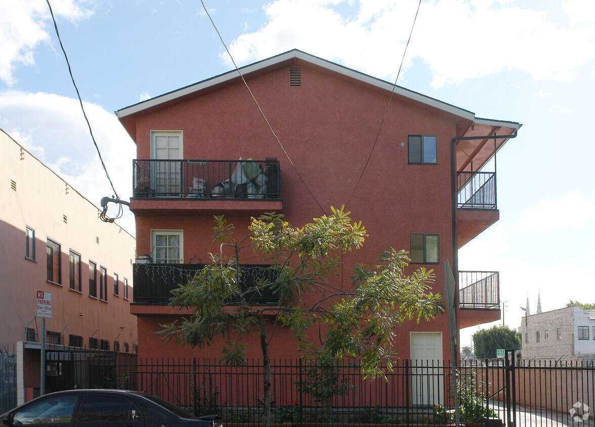 Foto del edificio - 1110 Mariposa Ave