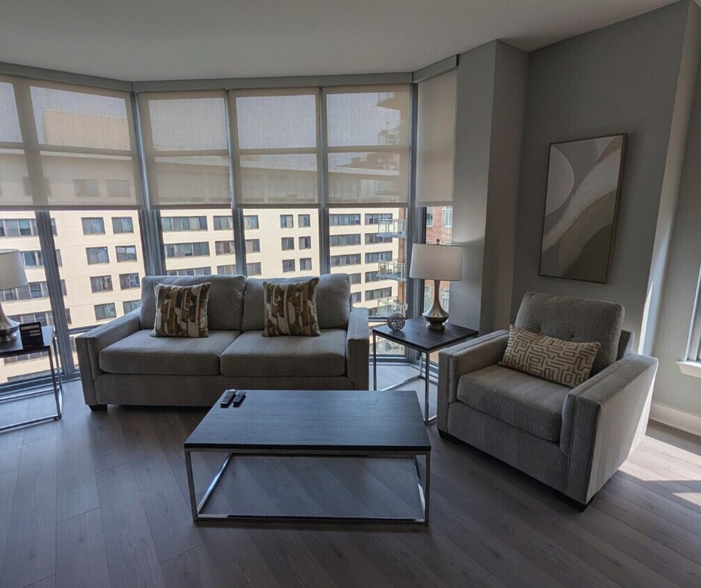 Foto principal - 8001 Woodmont Ave