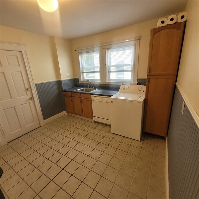 Foto del edificio - 248 Hyde Park Ave