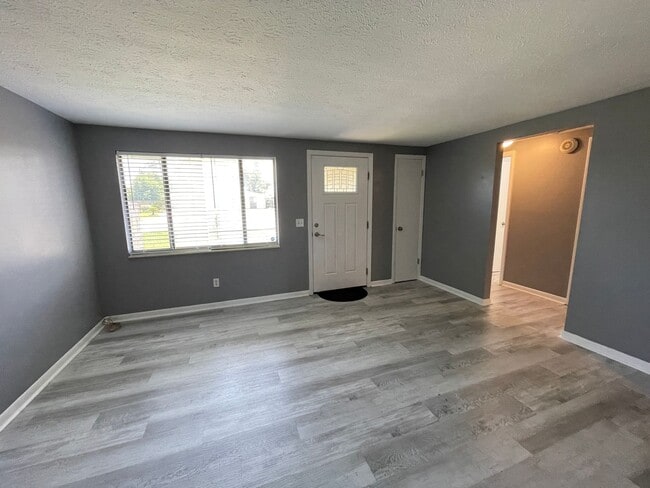 Building Photo - 816 Bradley Cir