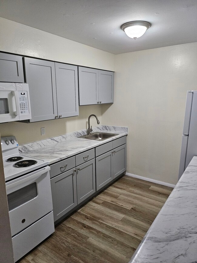 Building Photo - Squire Village Apartments