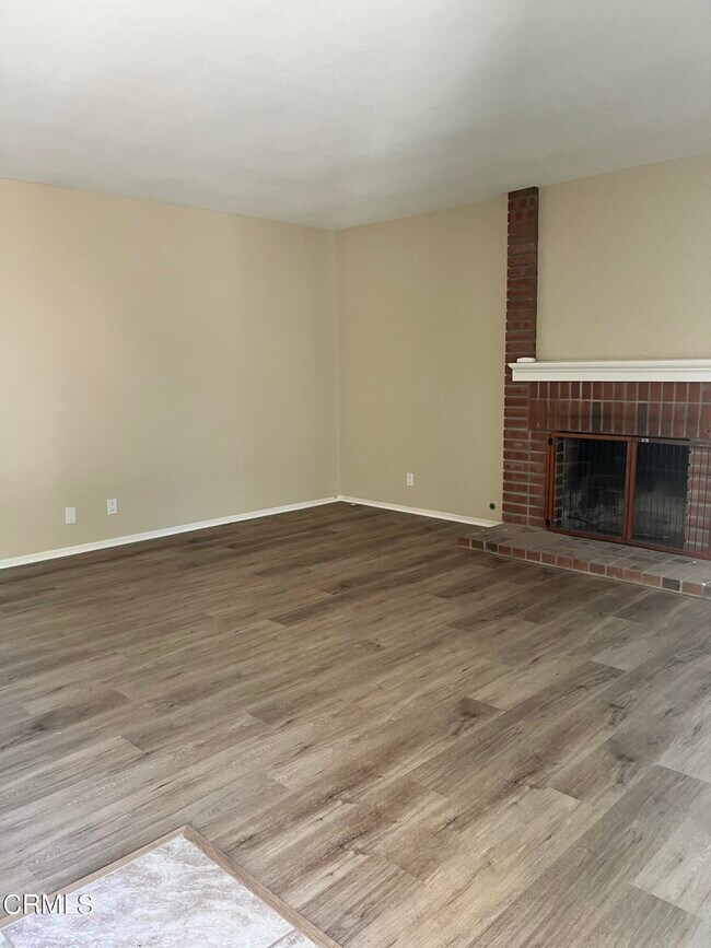 Foto del edificio - 5659 Holly Ridge Dr