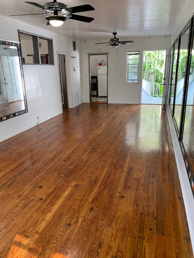 Foto del edificio - 1925 Washington Ave