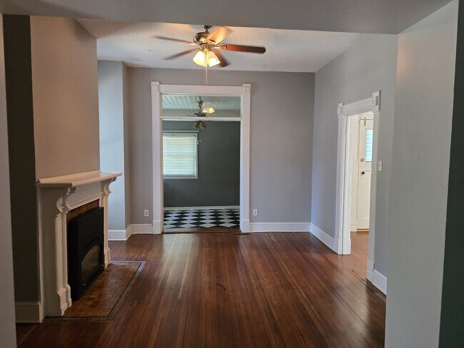 Building Photo - 3936 Mercier St