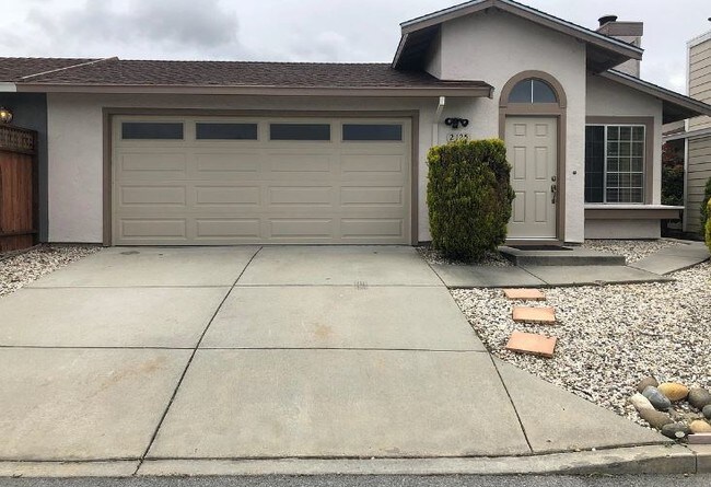 Building Photo - 2125 Meadow View Pl