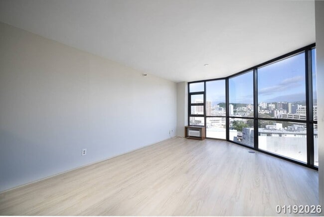 Building Photo - $2,250 / 1br - 611ft2 - Well maintained 1BR/1BA/1PKG condo unit in Hale Kaheka (Ala Moana) (Honol...