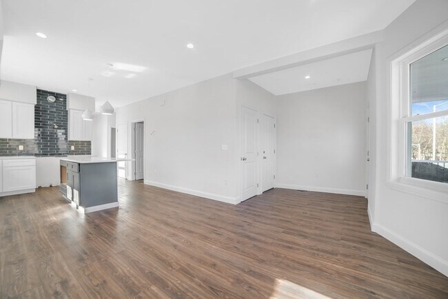 Building Photo - 109 Thomas Burgin Pky