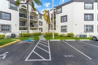 Building Photo - 9735 Fontainebleau Blvd