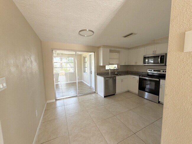 Building Photo - Charming 2-Bedroom Retreat with Additional...