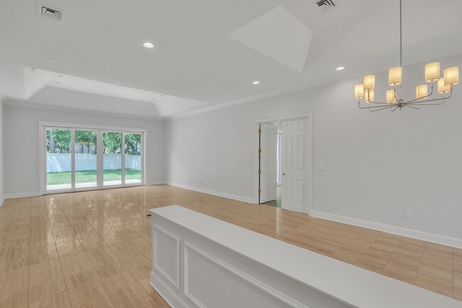 Foto del edificio - 4 bedroom/ 4 bathroom home in gated Epping...
