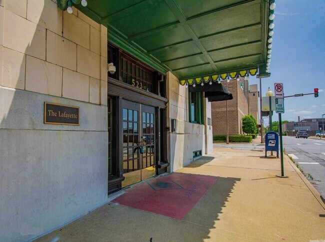 Foto del edificio - 523 S Louisiana St