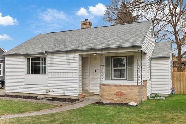 Building Photo - Charming Country Homes Area House