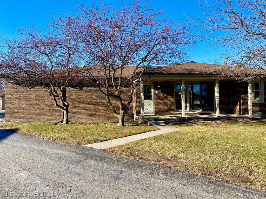 Primary Photo - 49261 Chestnut Hill Ct