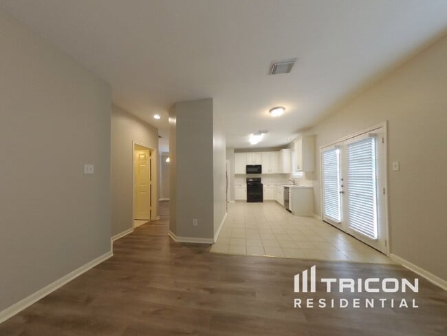 Foto del edificio - 9003 Cypress Square Dr
