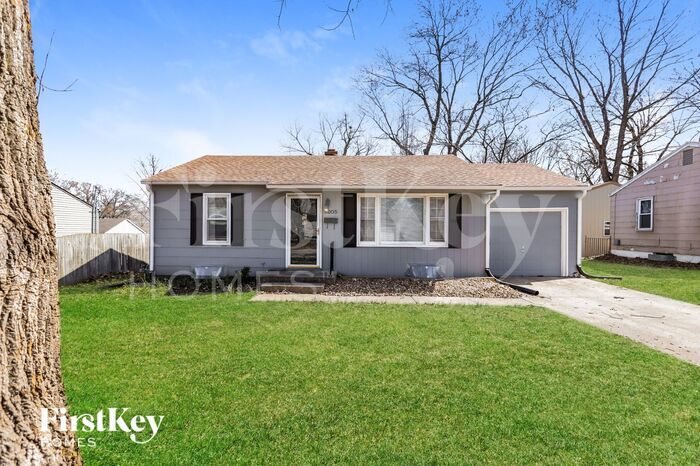 Foto principal - 3205 S Vermont Ave
