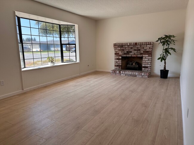 Foto del edificio - 984 McKenzie Ave