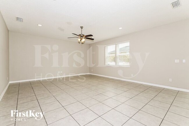 Building Photo - 1067 Persimmon Dr