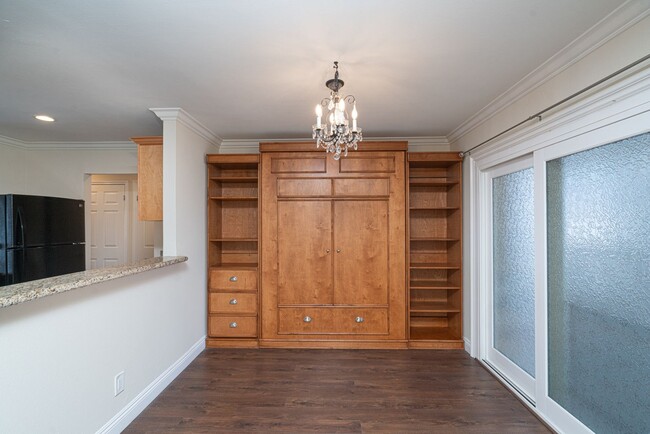 Building Photo - 2 BD/2 BA Condo with Oceanviews