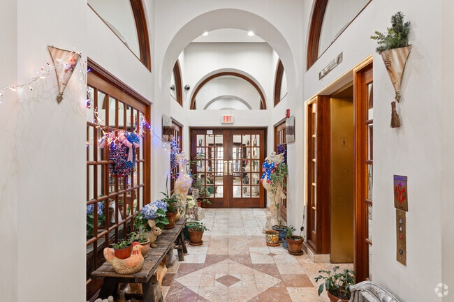 Lobby Photo - 1334 Walnut St