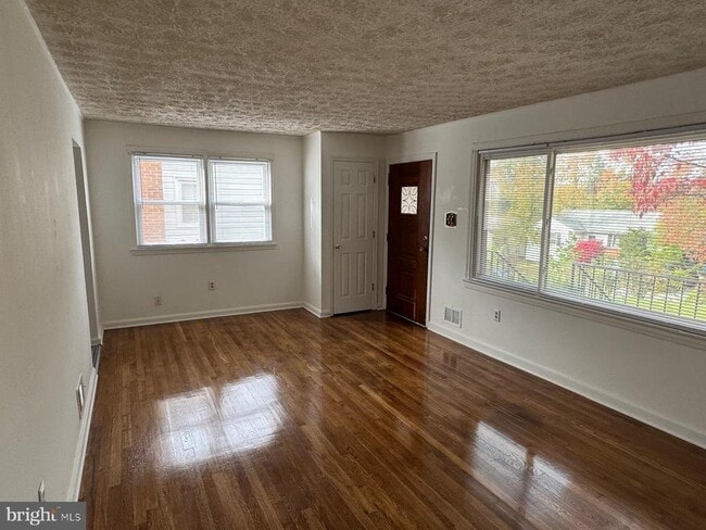 Building Photo - 6121 Quebec Pl