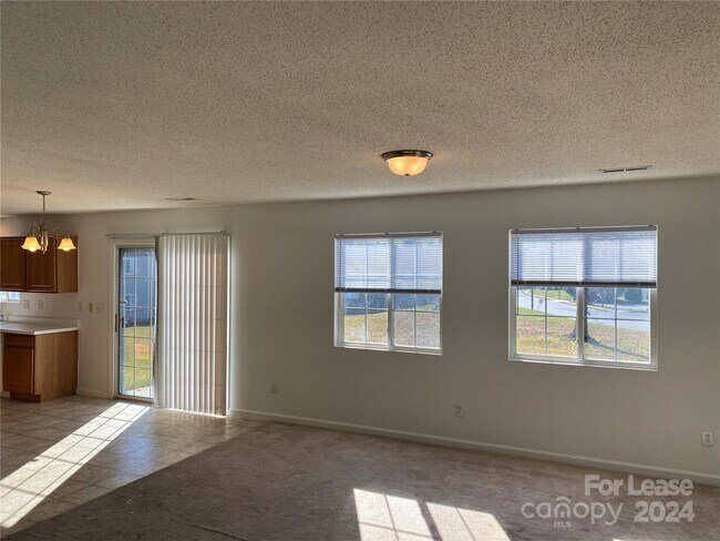 Building Photo - 800 Caledon Dr