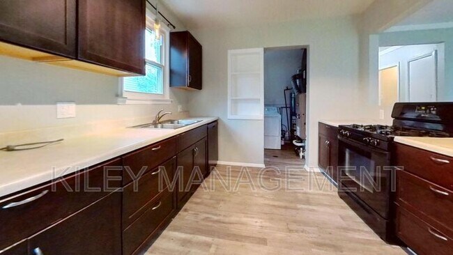 Foto del edificio - 2315 Rowland Ave