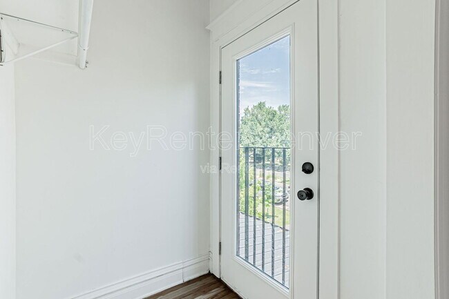 Foto del edificio - 229 S Logan St