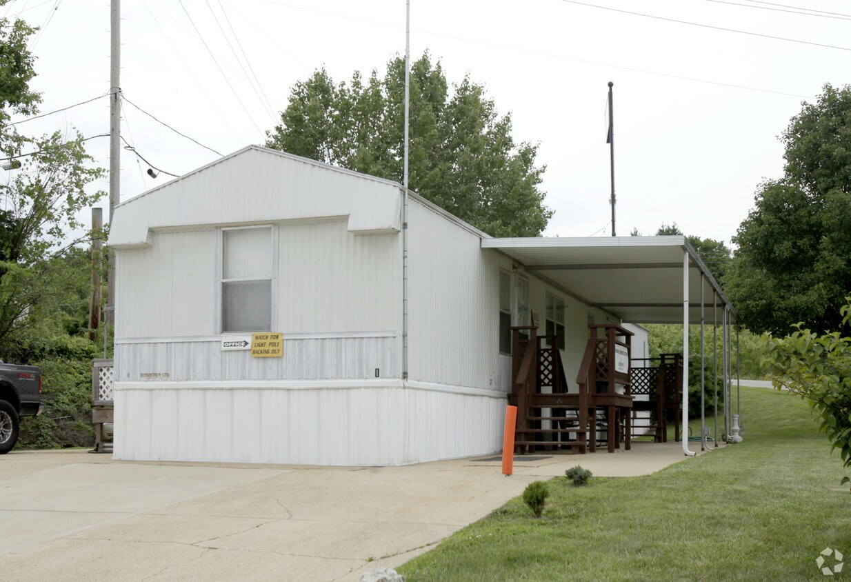 Covered Bridge RV Park Apartments in Fenton, MO