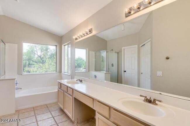 Building Photo - 4522 E Rowel Rd