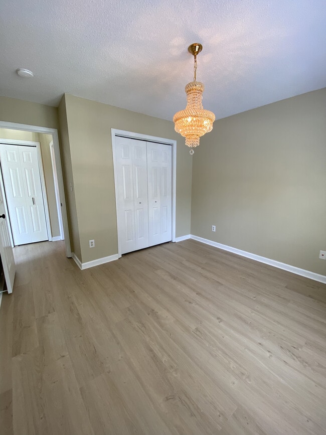 Building Photo - 3 Forest Creek Dr