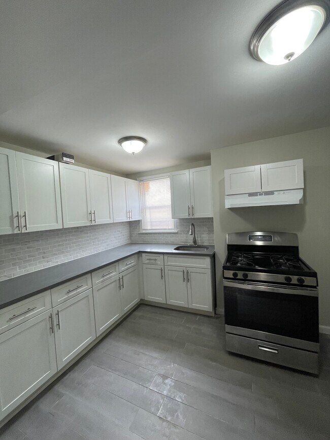 Building Photo - 725 Bergen St