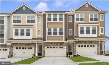 Building Photo - 535 Bartholomew Dr