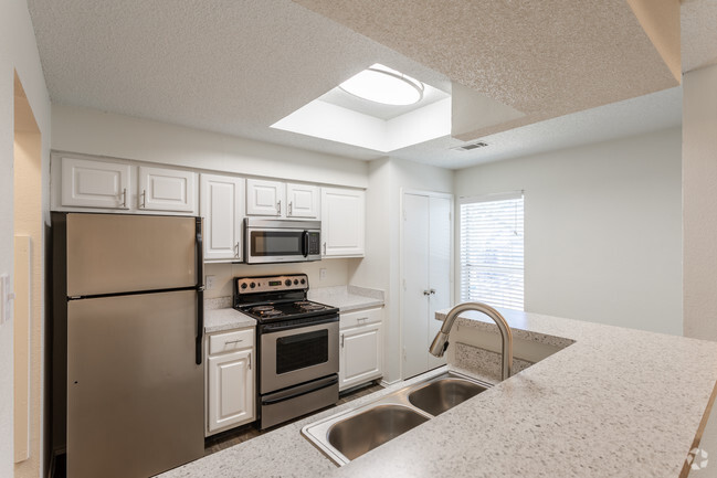 2BR,2BA - 1072SF B3 - KITCHEN - Vine on North Park