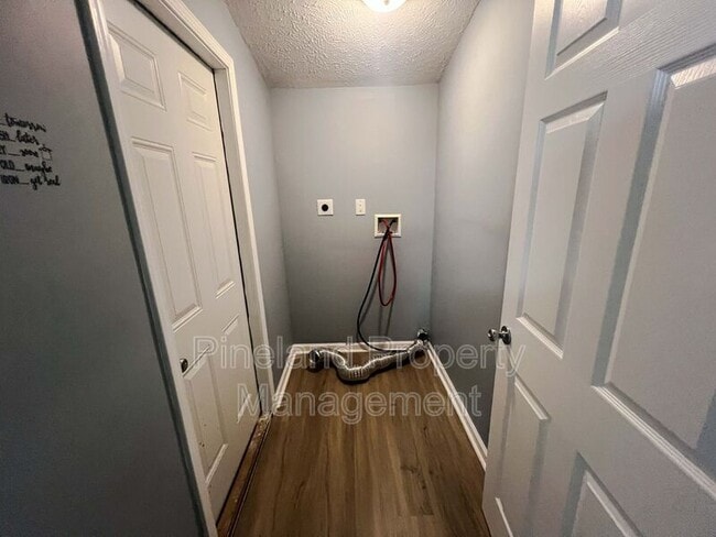 Foto del edificio - 6412 Rockford Dr