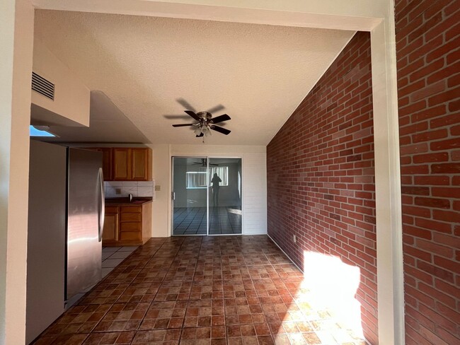 Building Photo - 3 bedroom 1 bath home with yard and covere...