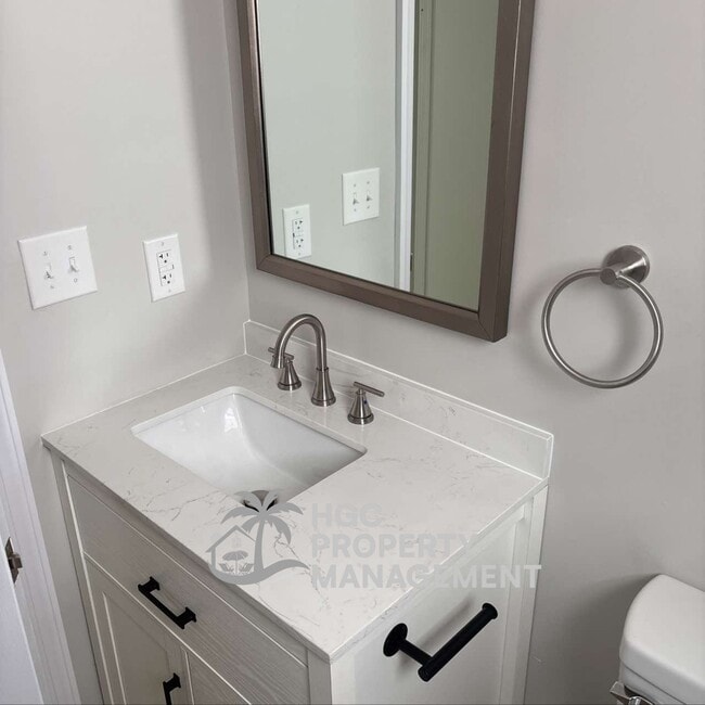 Building Photo - 827 Moore St