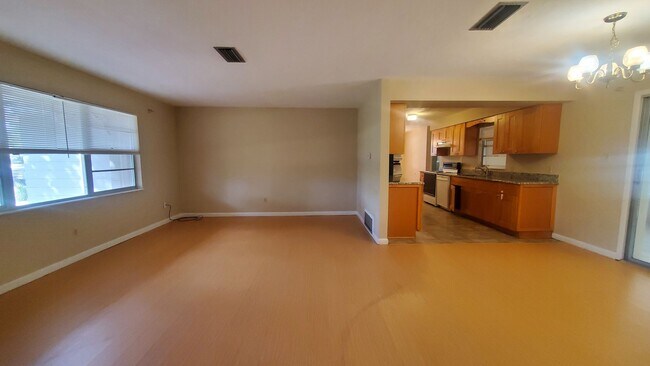 Foto del edificio - Large 2 Bedroom, 2.5 Bath with large Den and Family Room in Rainbows End, Dunnellon, FL