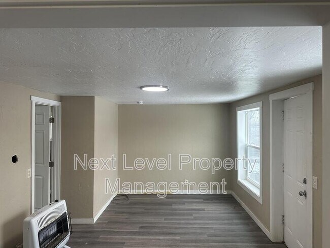 Foto del edificio - 1263 HWY 2 East - 15