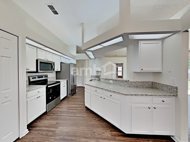 Building Photo - 3155 Olde Sutton Parke Dr
